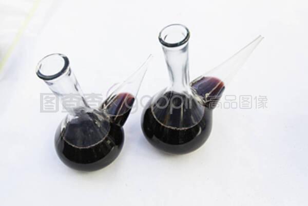 裝葡萄酒的玻璃容器